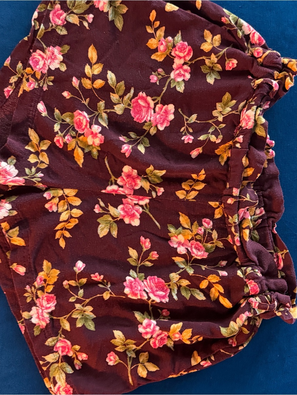 American Eagle  Print Women’s Elastic Waist Shorts - Burgundy with Pink Roses